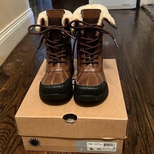 Girls UGG snow boots worn once!!!